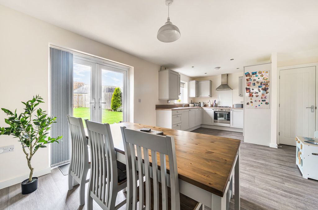 Property photo 3 of 16 Internal