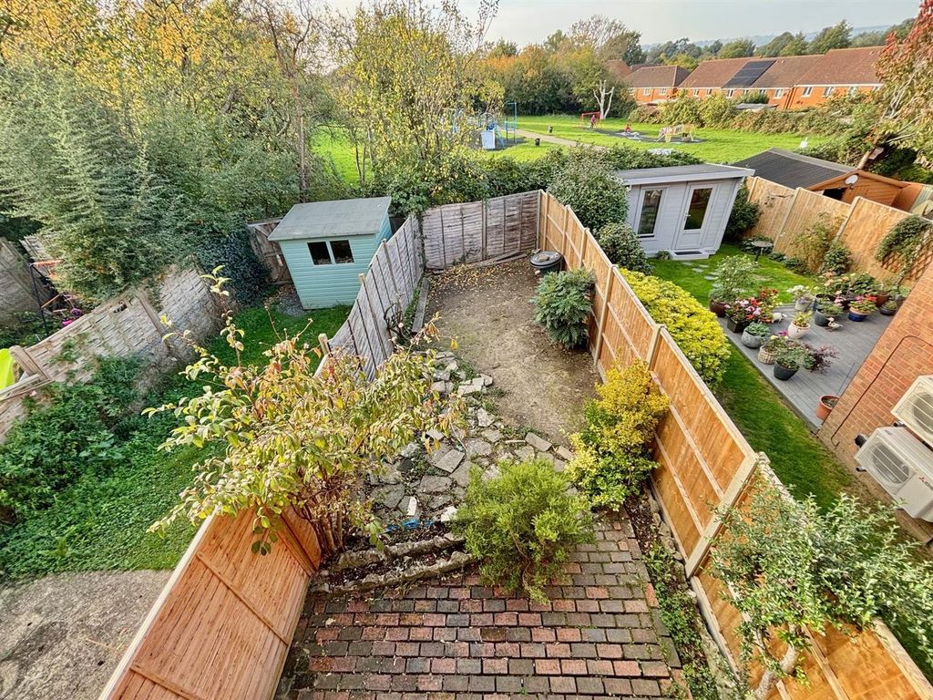 Property photo 3 of 13 Gdn1.Jpg