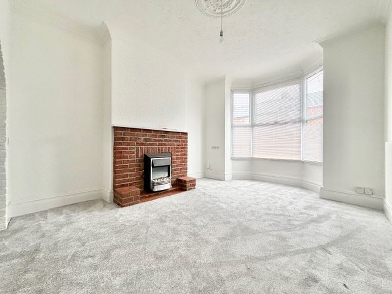 Property photo 3 of 21 Lounge