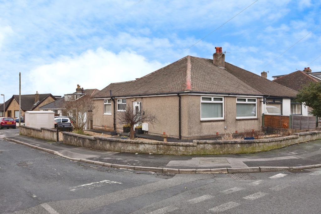 Property photo 3 of 14 External