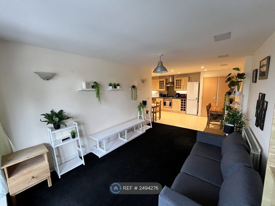 Property photo 2 of 10 Living Space