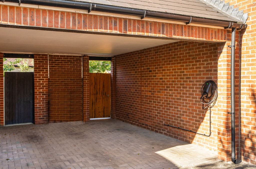 Property photo 2 of 20 1522003-1-6Aaa54B...