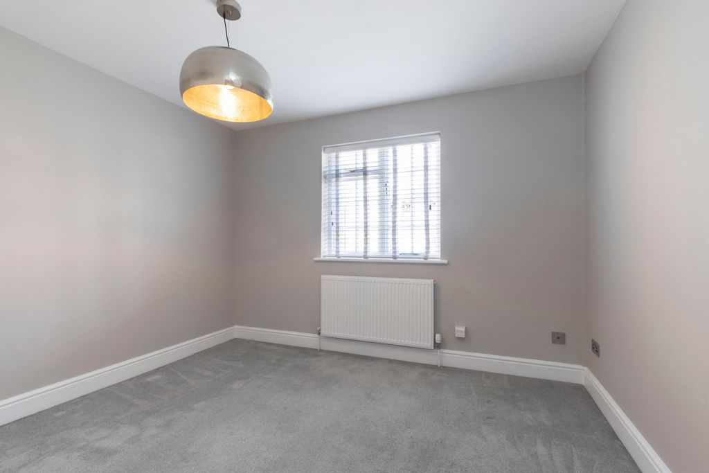 Property photo 2 of 5 Flat 2, 51-53 High St-04