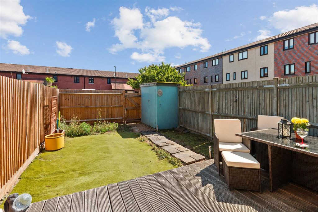 Property photo 3 of 12 Derwent Road