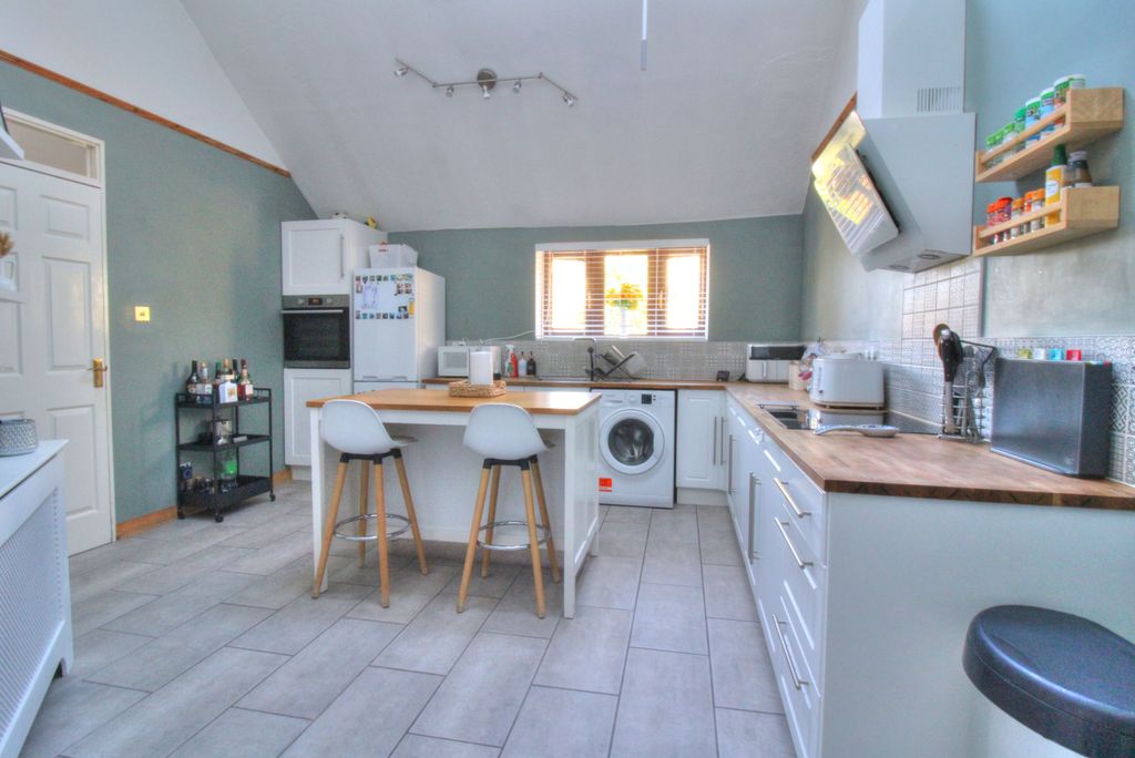 Property photo 2 of 20 Img_6403_4_5