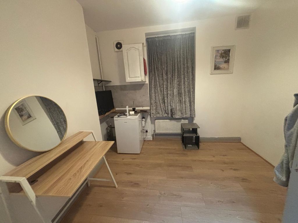 Property photo 3 of 3