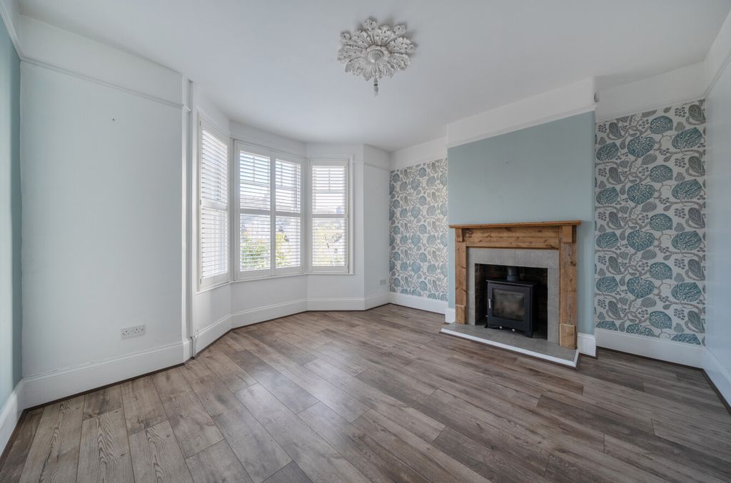 Property photo 2 of 24 Sitting Room