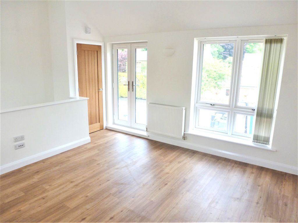 Property photo 2 of 3 Living Room