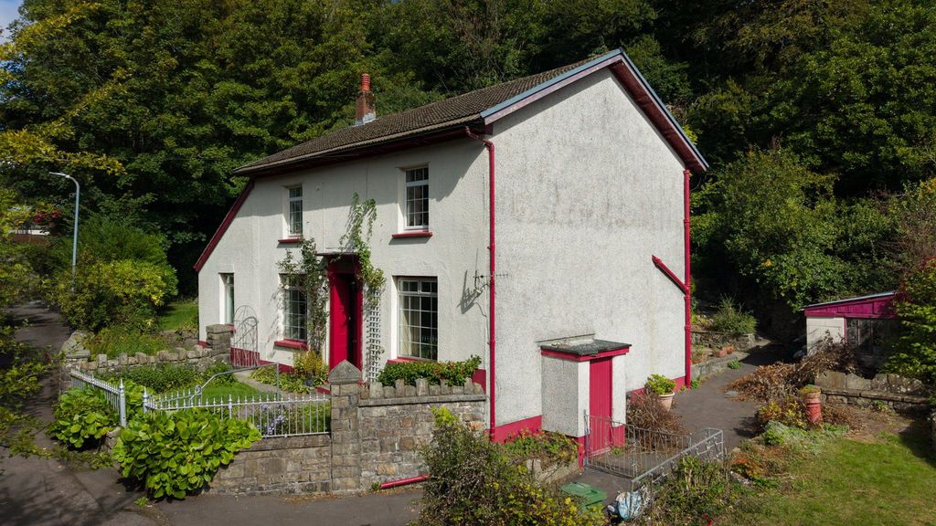 Property photo 3 of 36