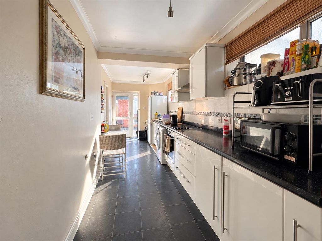 Property photo 3 of 12 Fa2219D3-2E4B-47CE-8Feb-4A647Bb82B74.Png