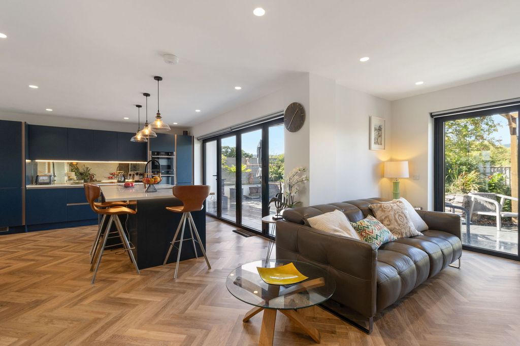 Property photo 2 of 21