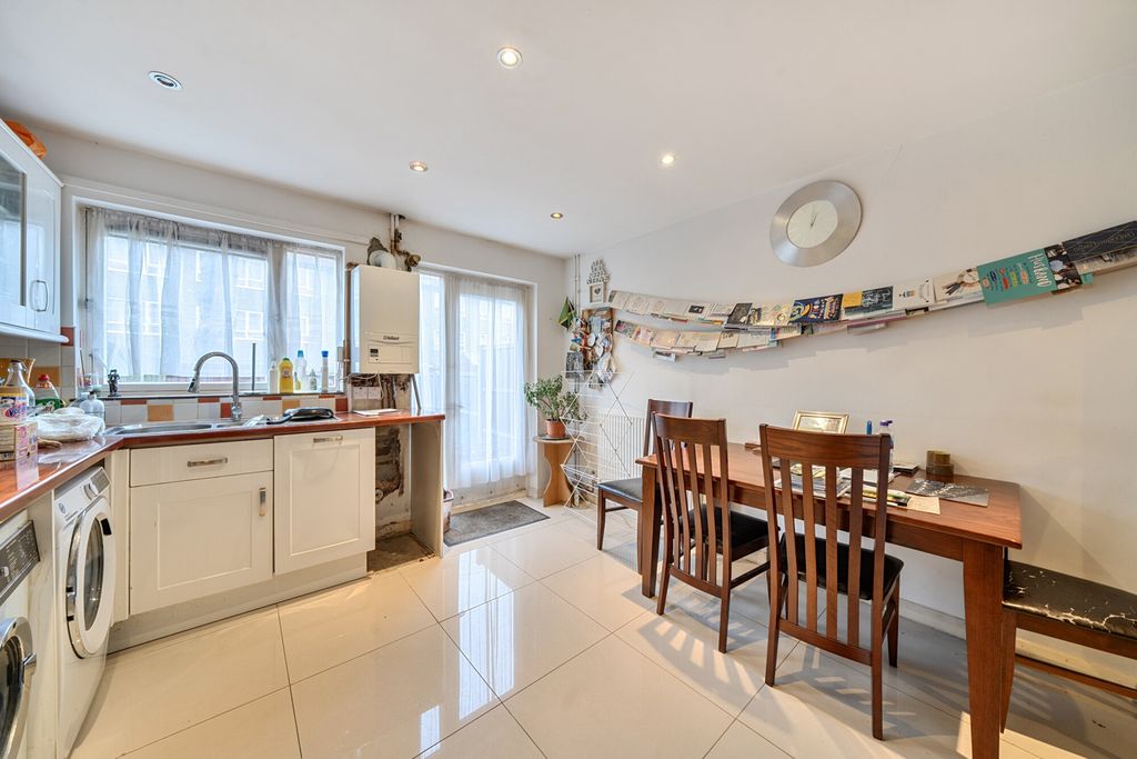 Property photo 3 of 17 1404293-7-697768c...