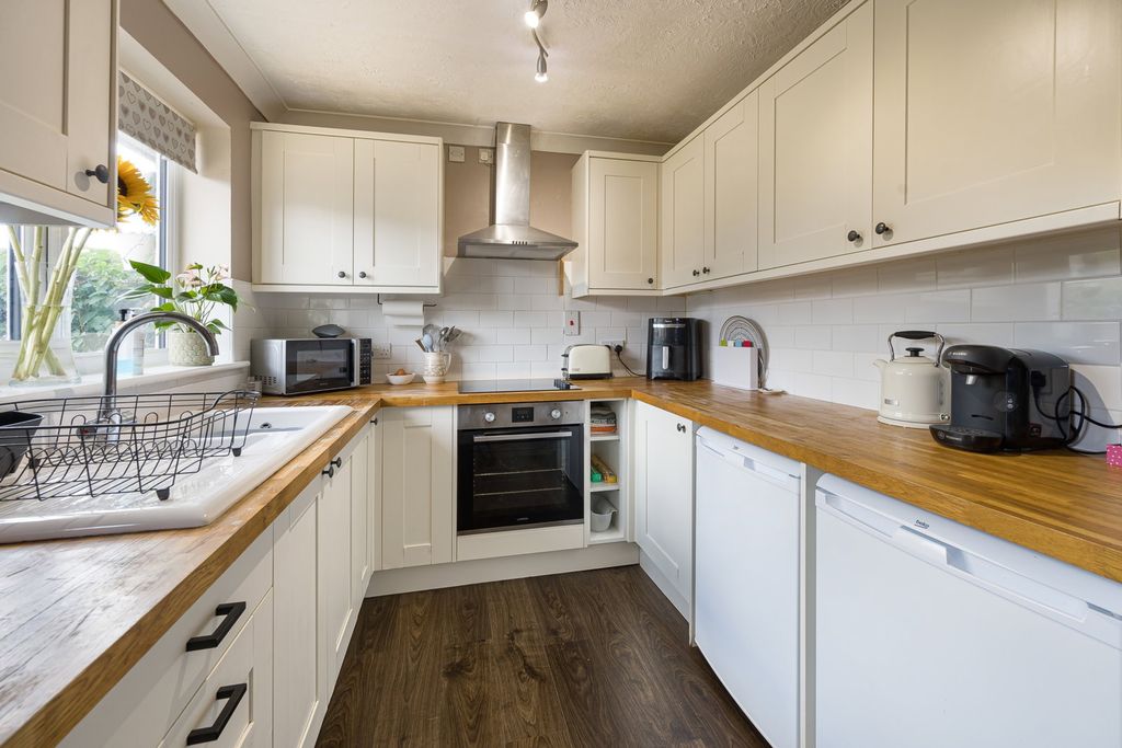Property photo 2 of 19
