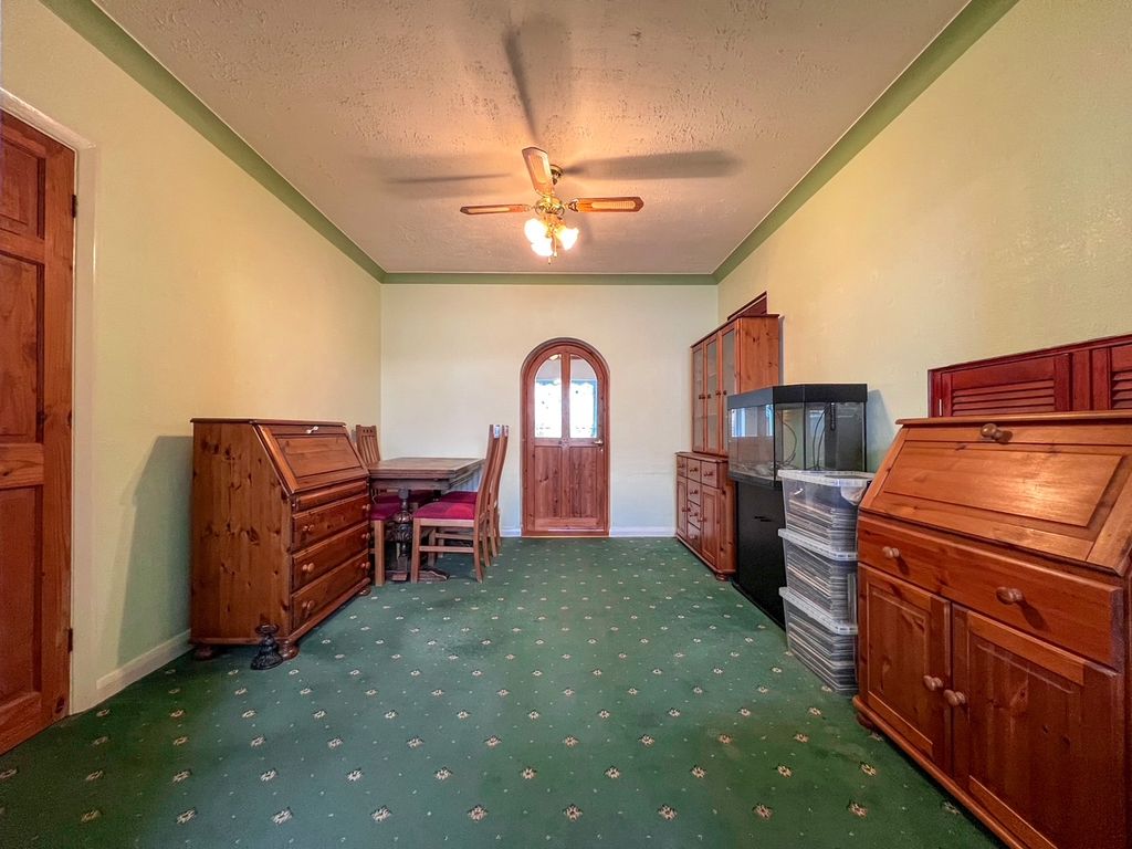 Property photo 3 of 37