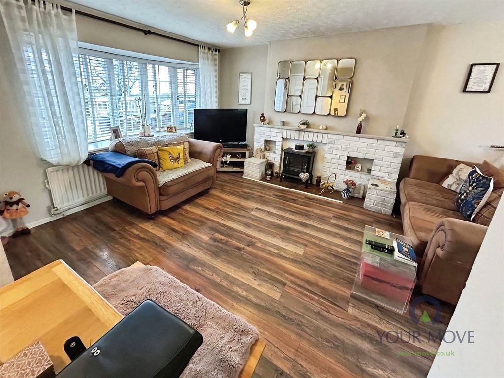 Property photo 2 of 12 Through Lounge/Diner