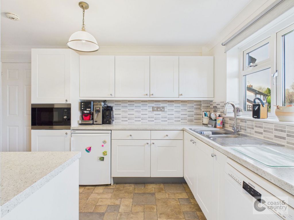 Property photo 3 of 28