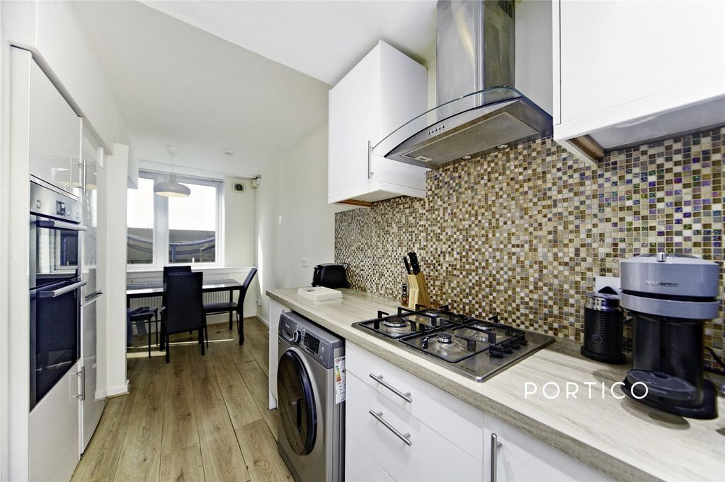 Property photo 3 of 10 Picture No. 12