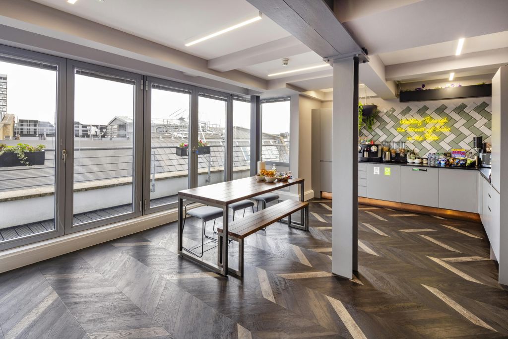 Property photo 3 of 8 6th Floor (i)