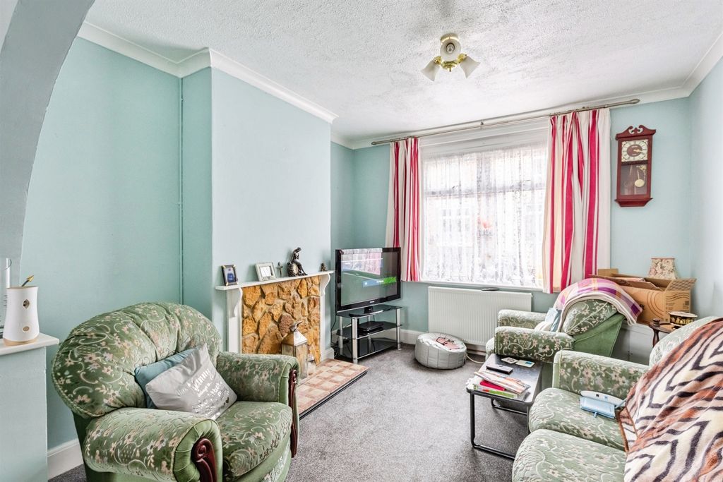 Property photo 2 of 17