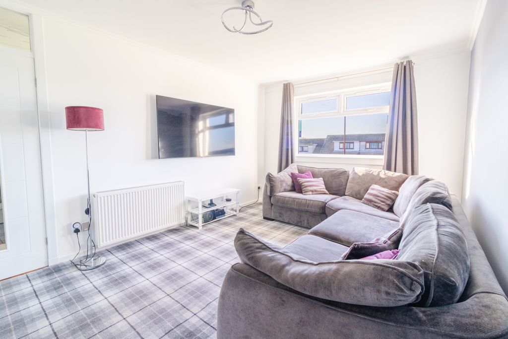 Property photo 3 of 25 Lounge