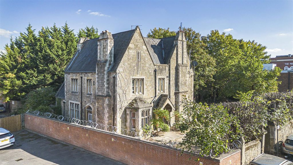 Property photo 1 of 22