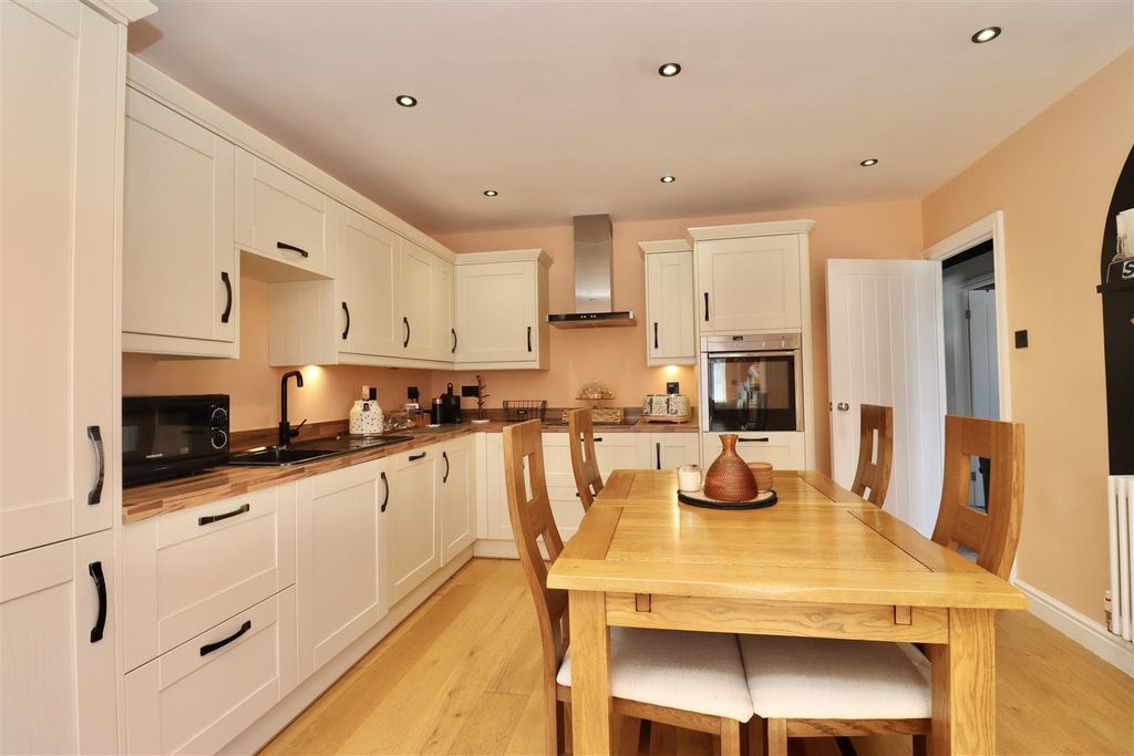 Property photo 3 of 23 Kitchen