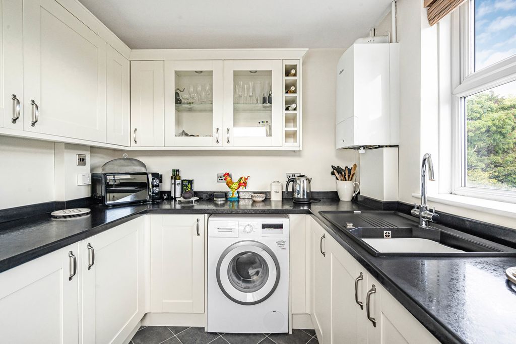 Property photo 3 of 16 11_93181