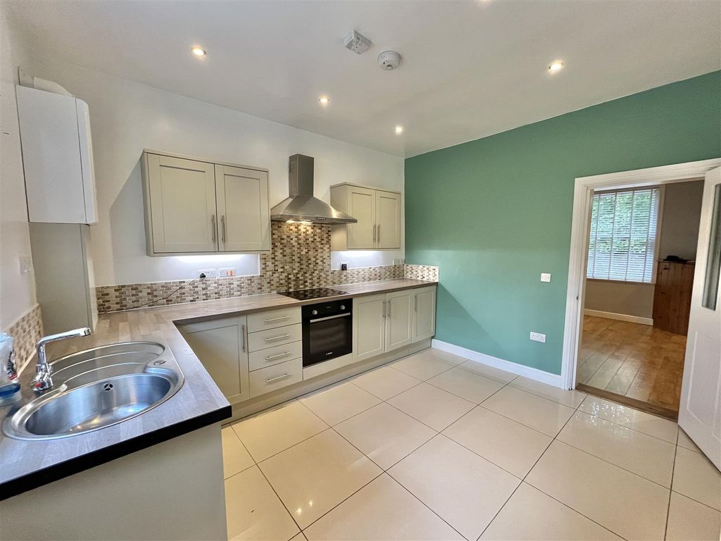 Property photo 3 of 10 Dining Kitchen