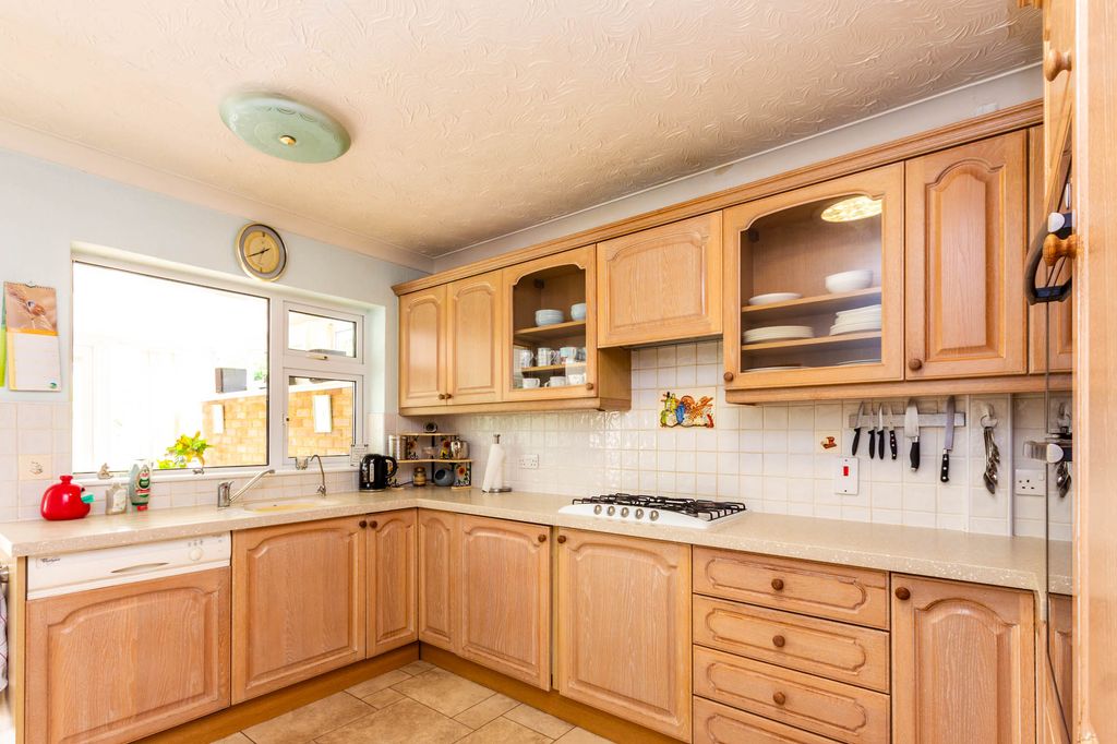 Property photo 3 of 14 Kitchen