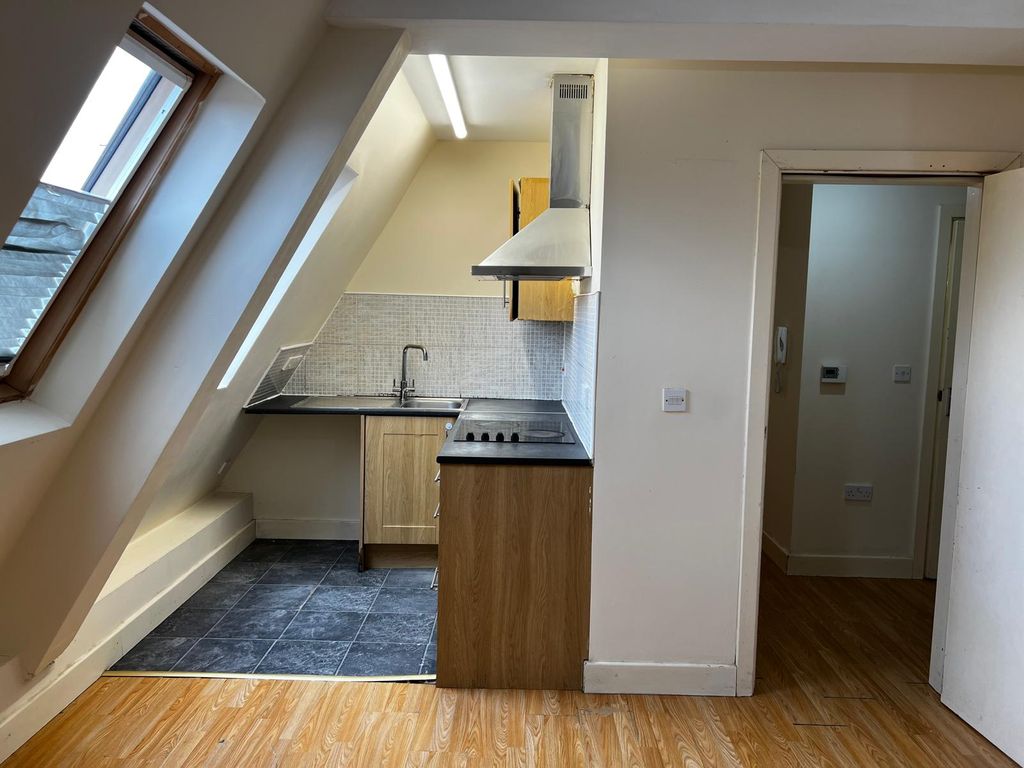 Property photo 1 of 9 One Bedroom Flat On Corbett Street, B66