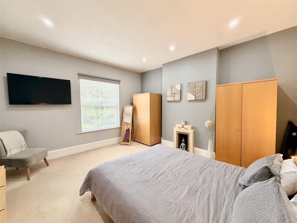 Additional image 19 of 5 bed town house for saleHerrick Road, Loughborough LE11