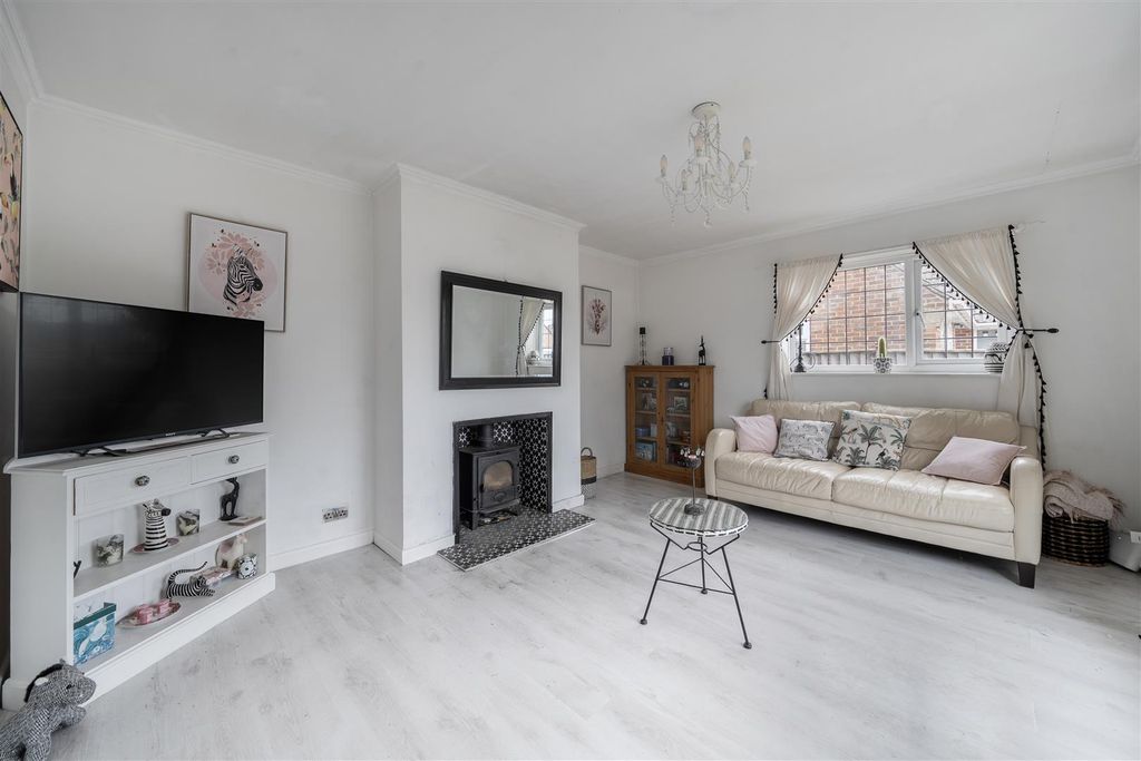 Property photo 2 of 20 Sitting Room