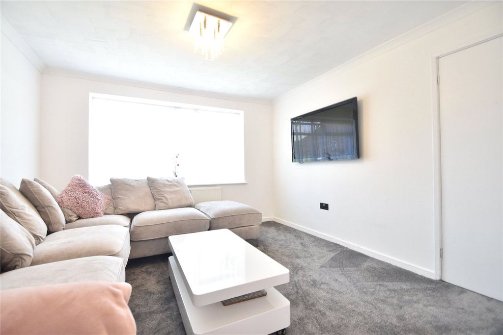 Property photo 1 of 9 Living Room