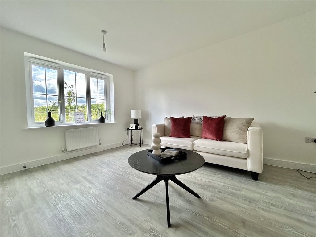 Property photo 3 of 19 Picture No. 03