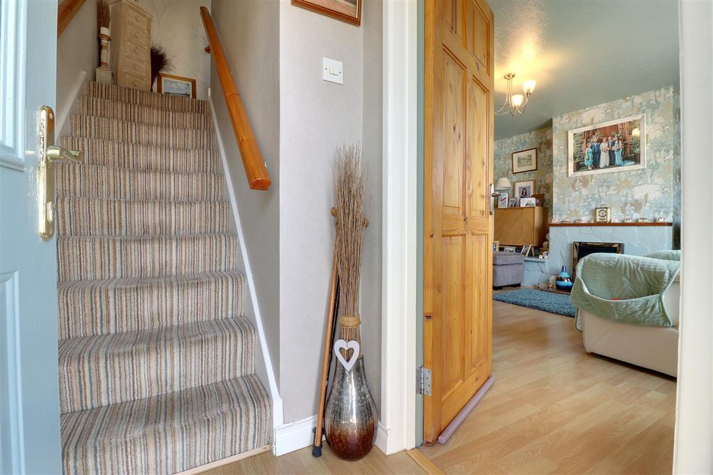 Property photo 2 of 17 Hallway