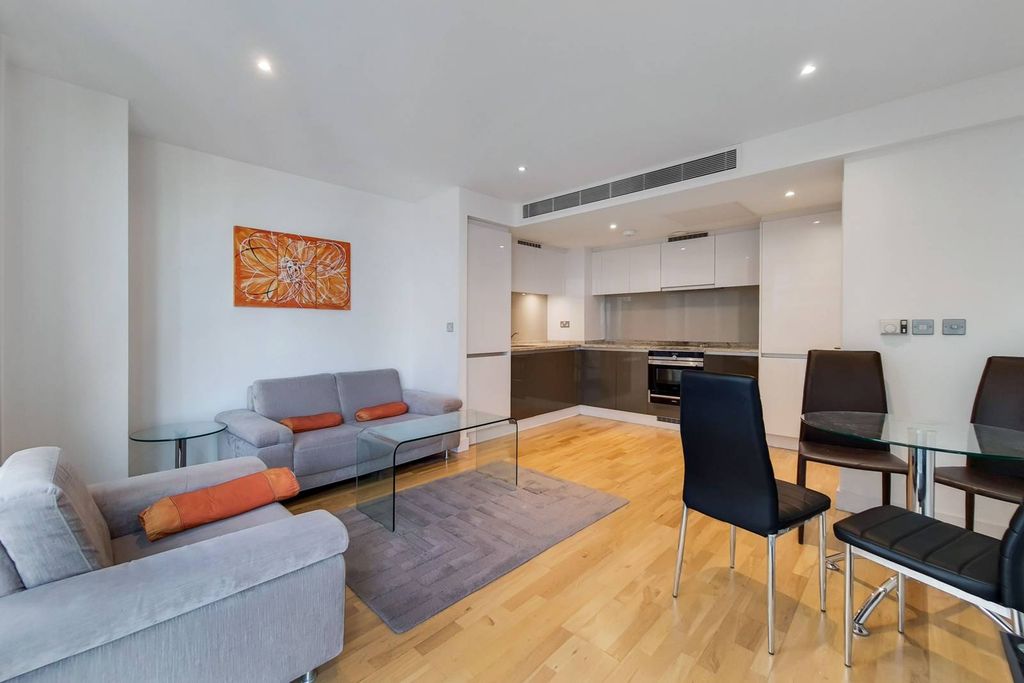 Property photo 2 of 8