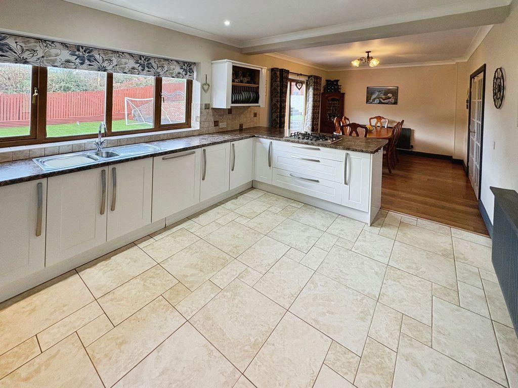 Property photo 2 of 32