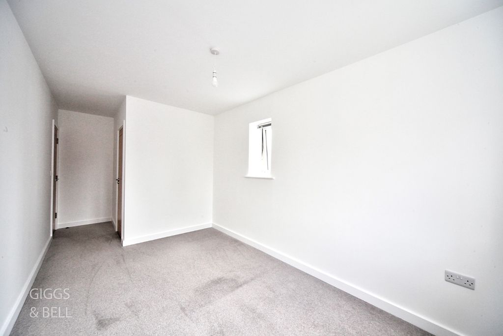 Property photo 3 of 14 4398732