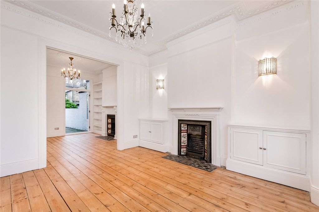 Property photo 2 of 13