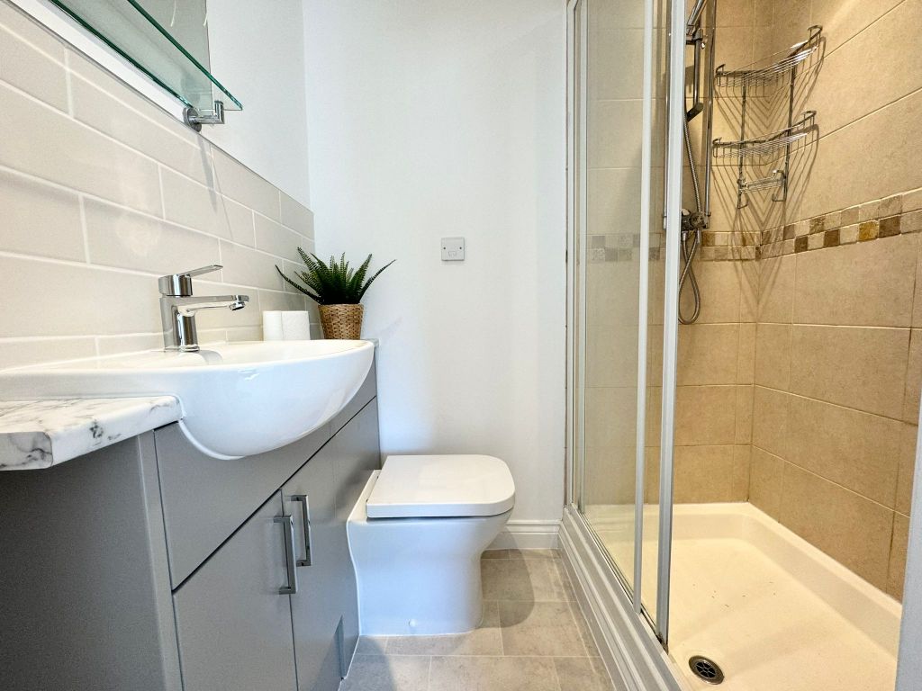 Property photo 3 of 13 Bathroom