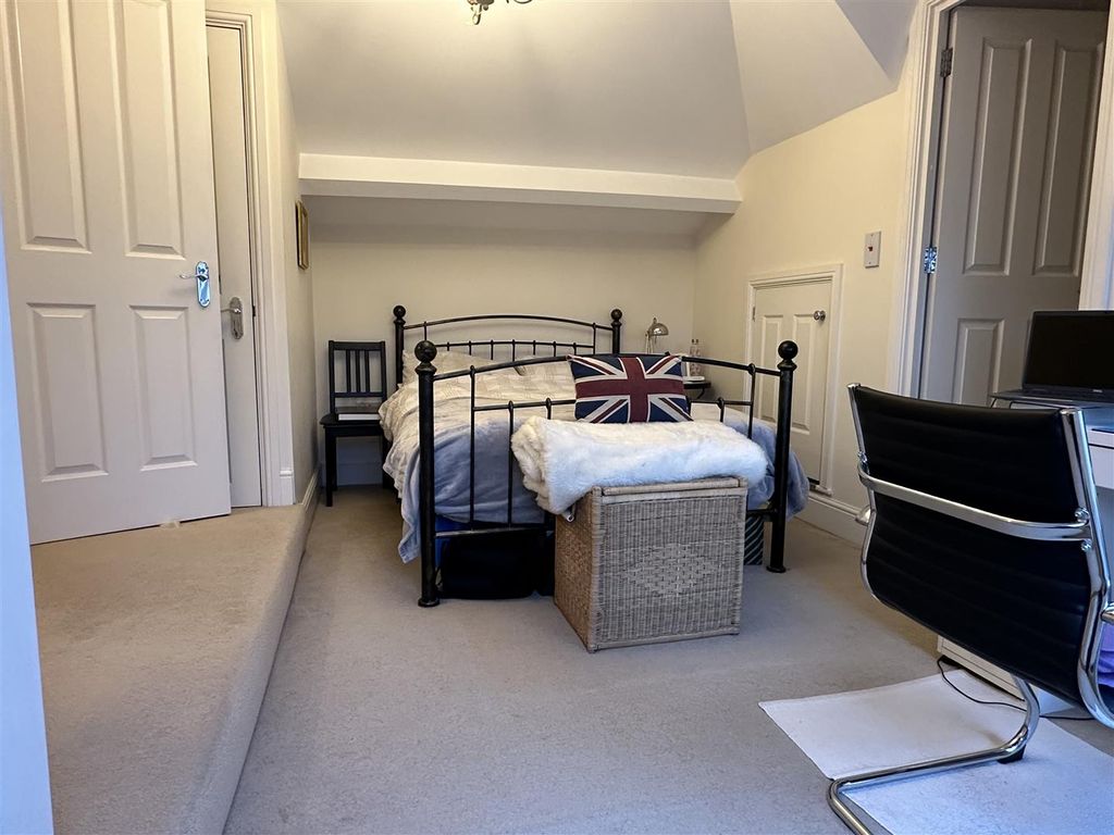 Property photo 3 of 19 Master Bedroom