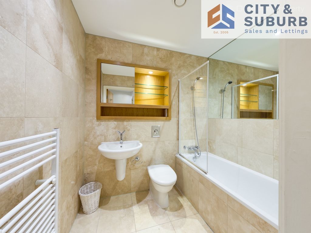 Property photo 3 of 10 Saq04F23-Bathroom