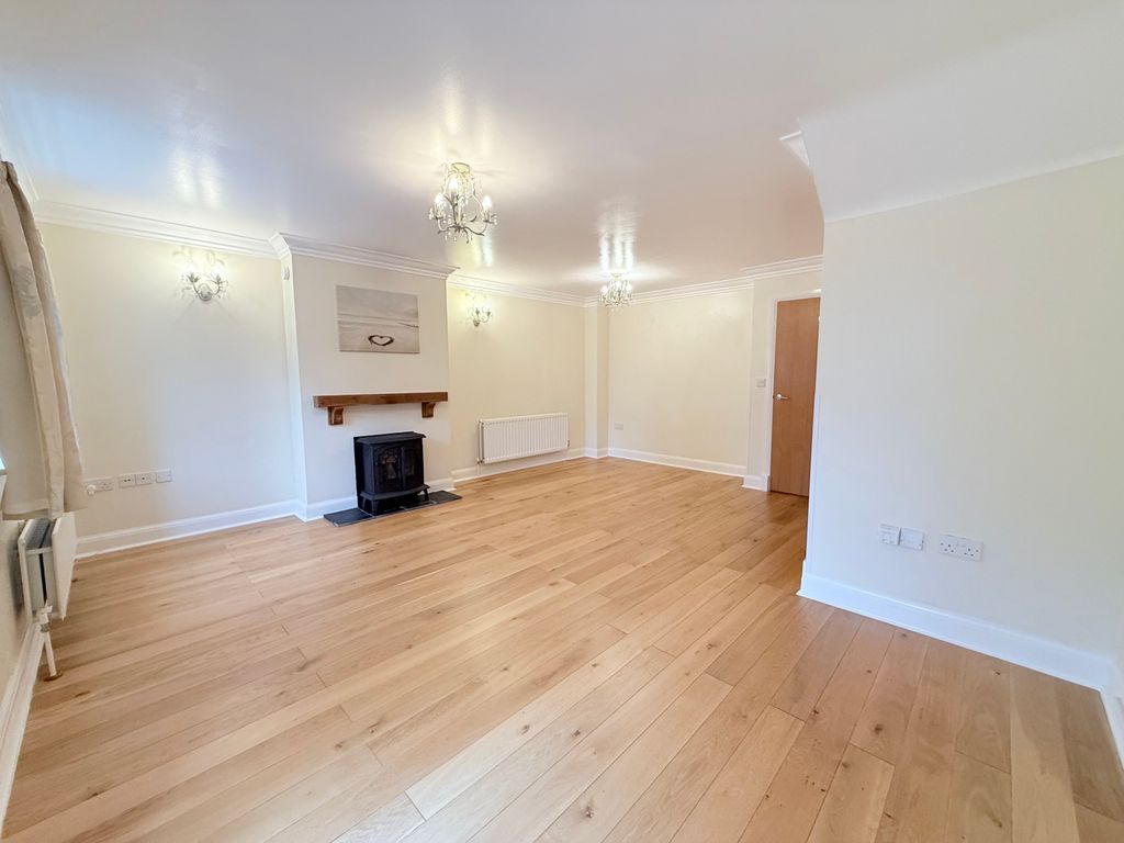 Property photo 1 of 12 Lounge