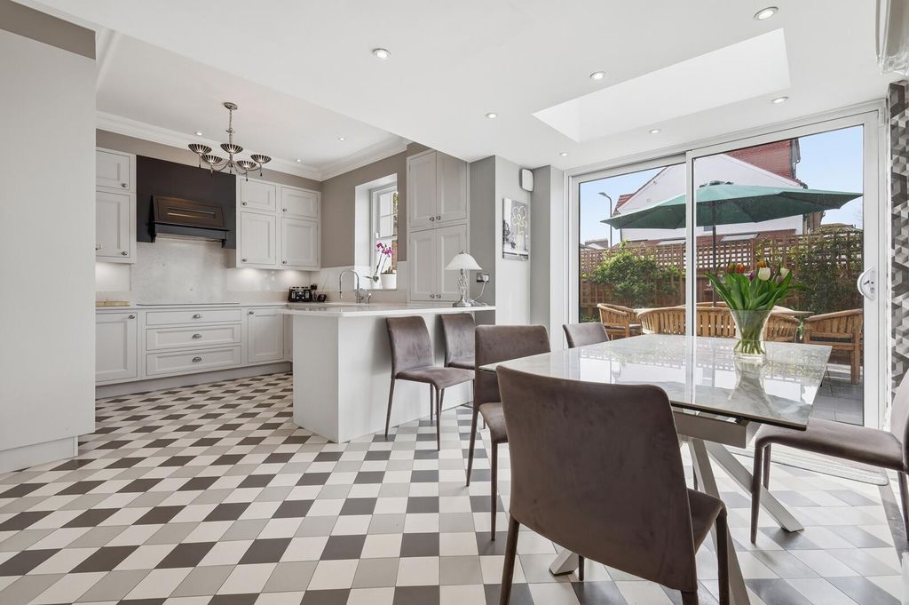 Property photo 3 of 36 Kitchen