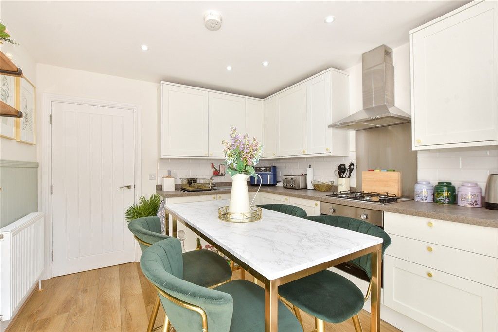 Property photo 3 of 12 Kitchen