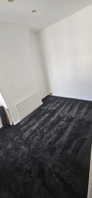 Property photo 1 of 8 Bed 1.Jpg