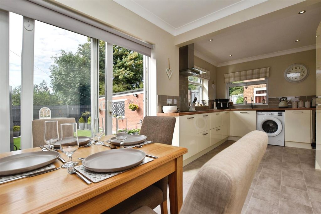 Property photo 2 of 27 Open Plan Dining Kitchen