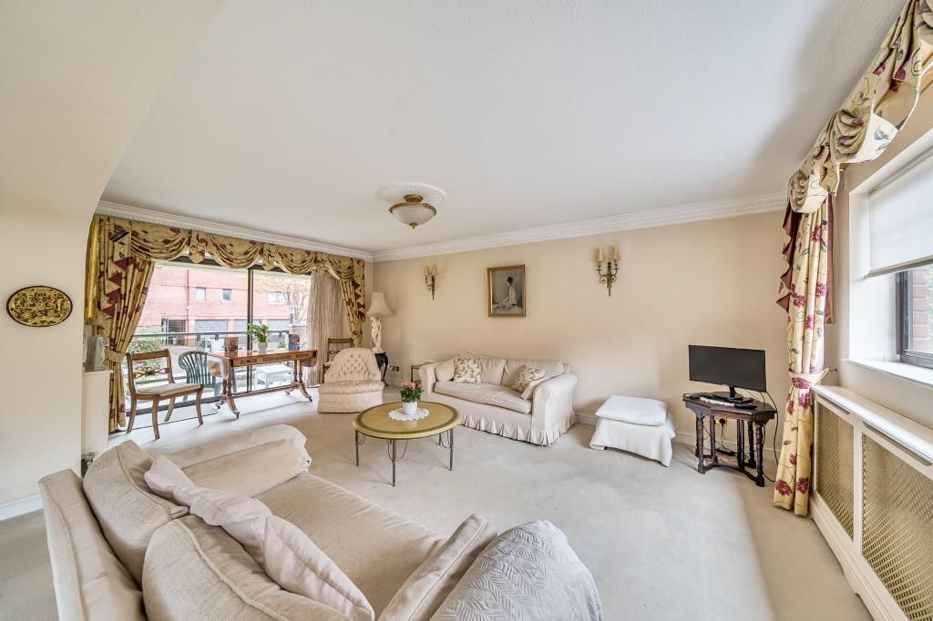 Property photo 2 of 21 Living Area