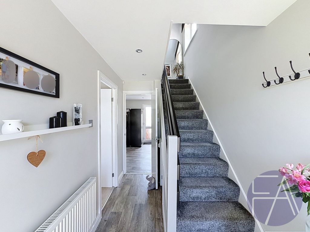Property photo 2 of 19 5215933