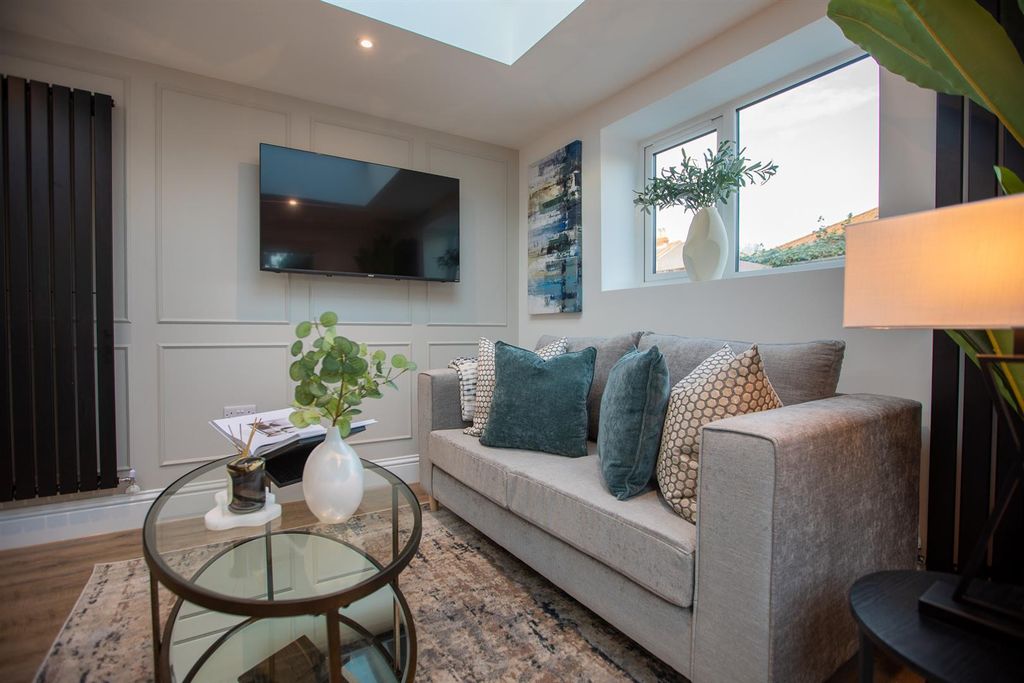 Property photo 2 of 9 Lounge.Jpg